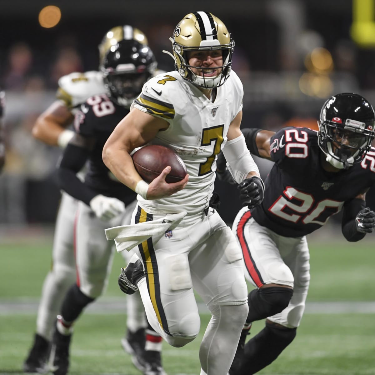 New Orleans Saints quarterback Taysom Hill warms up before an NFL football  game against the New York Giants in New Orleans, Sunday, Oct. 3, 2021. (AP  Photo/Derick Hingle Stock Photo - Alamy