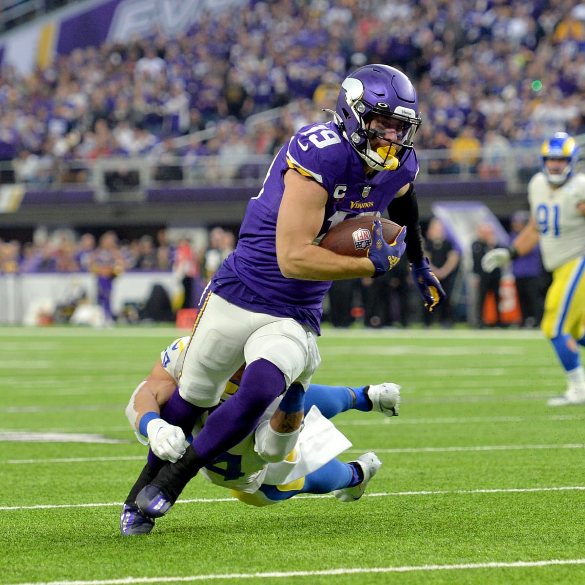 Adam Thielen restructures contract with Vikings