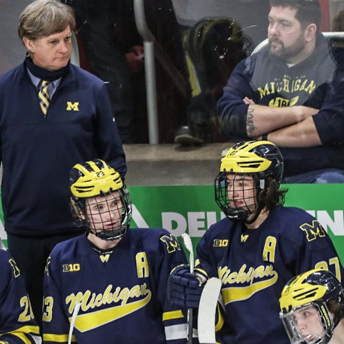 Gophers blitz Boston with 4-goal 3rd period, advance to NCAA title