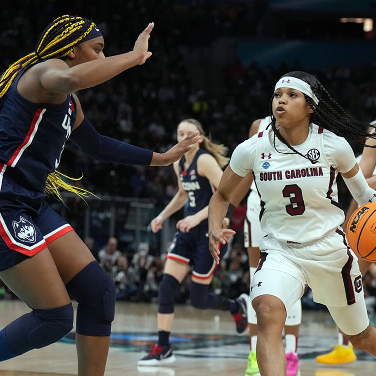 South Carolina vs. UConn women's basketball betting odds, point spread