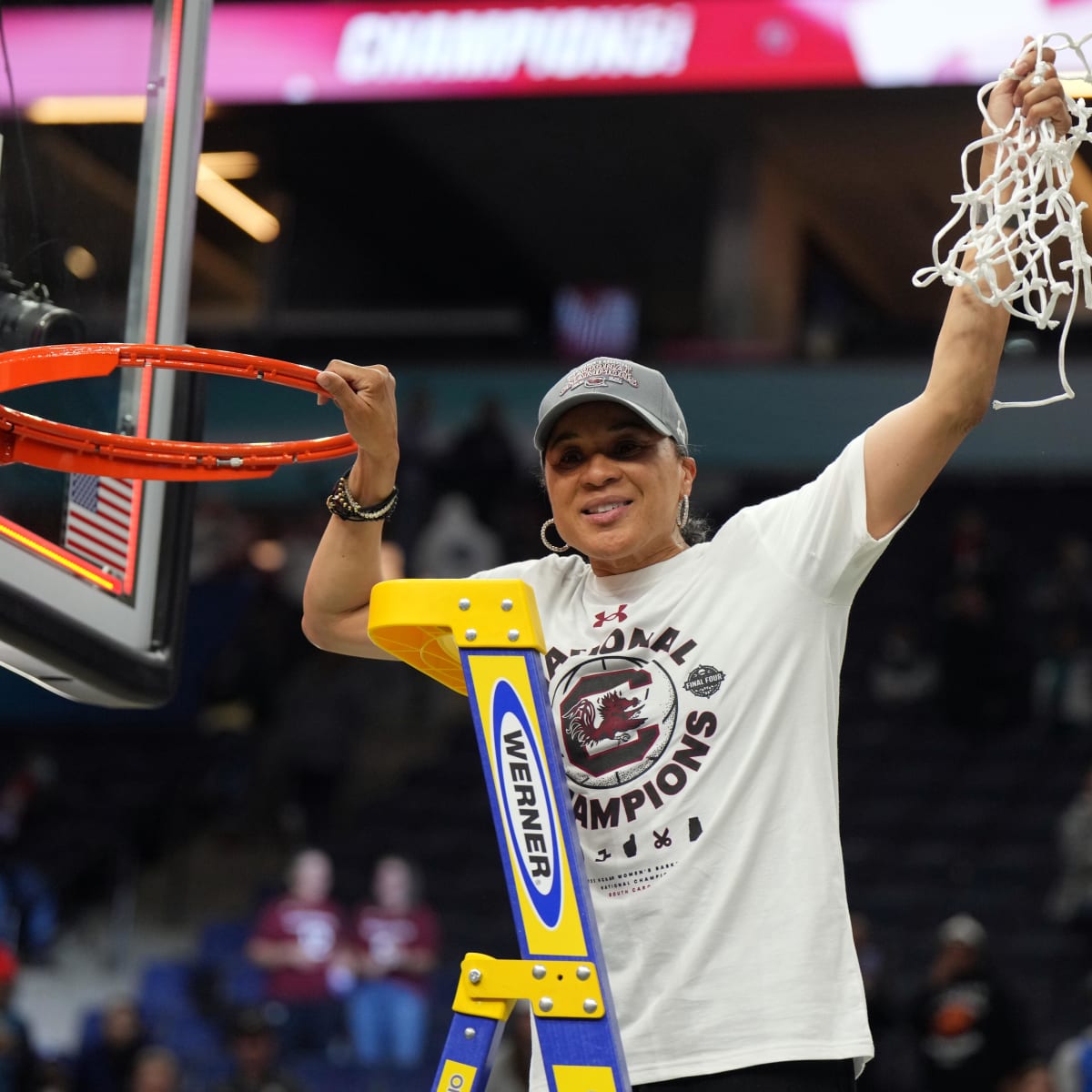 NCAAW: Dawn Staley earns big contract from South Carolina Gamecocks - Swish  Appeal