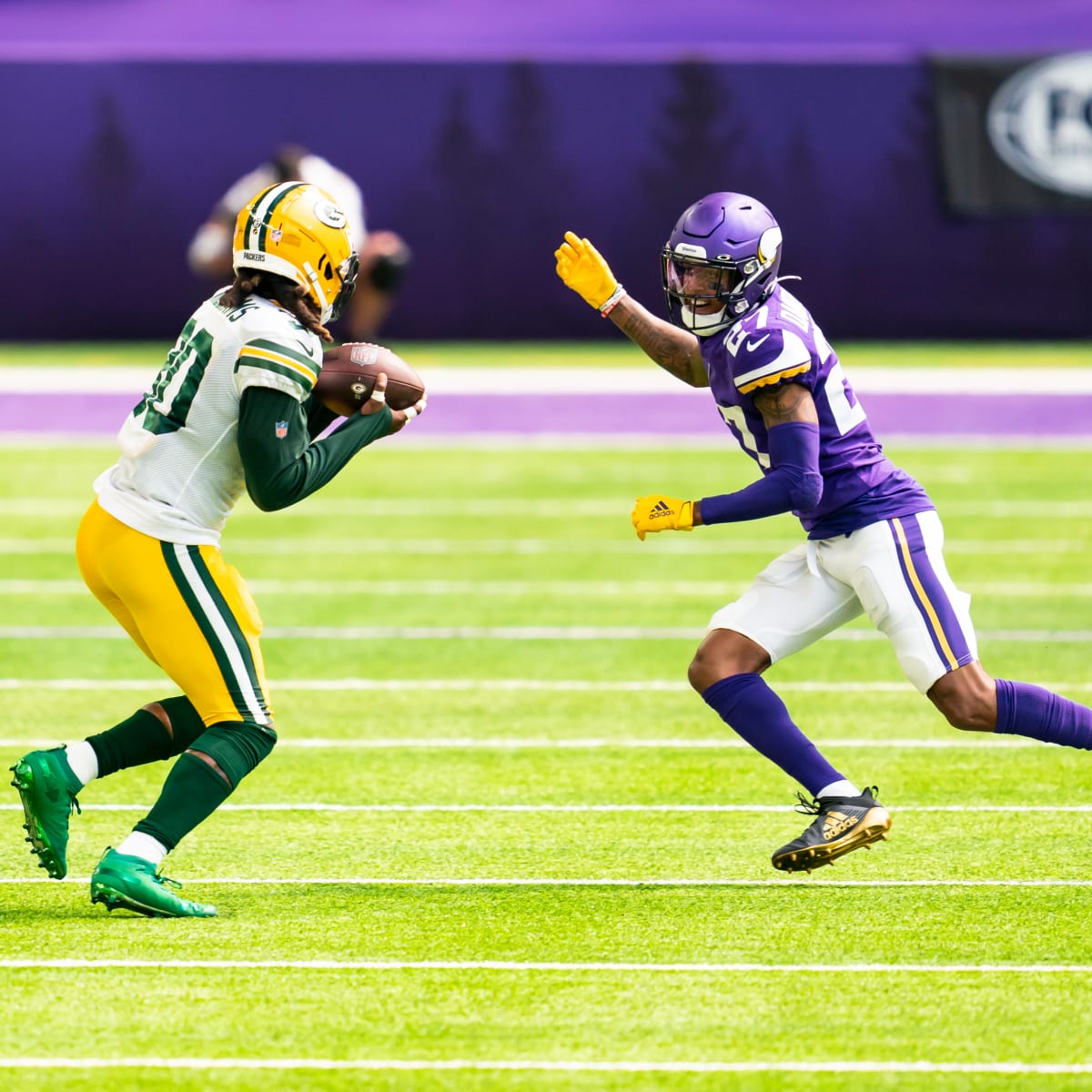 Minnesota Vikings cornerback Kris Boyd warms up before their game