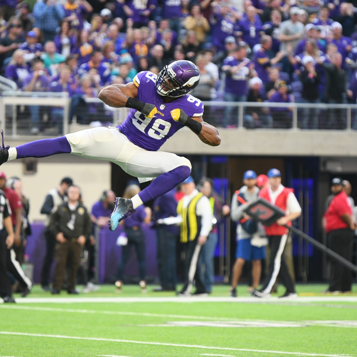 Danielle Hunter's new contract: What it means now and in the future