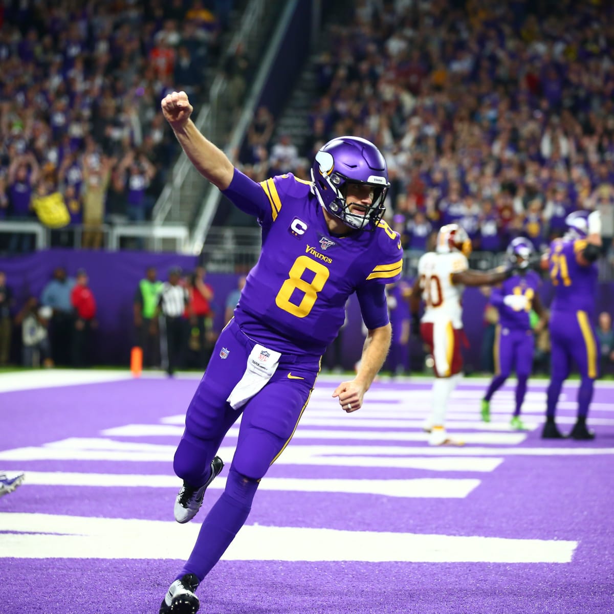 Kirk Cousins rocking a big chain and the Vikings are 5-1