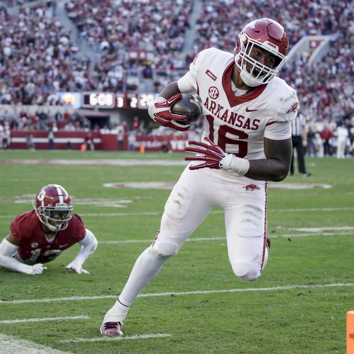 New York Jets should pick Arkansas WR Treylon Burks in 2022 NFL draft -  Sports Illustrated New York Jets News, Analysis and More