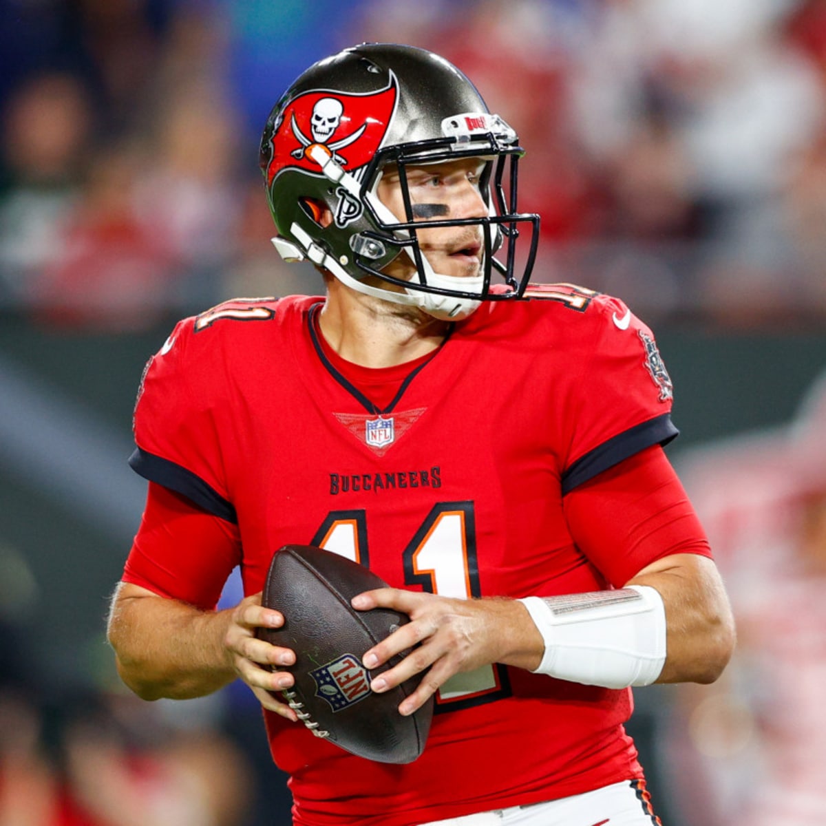 Bucs re-sign veteran QB Blaine Gabbert