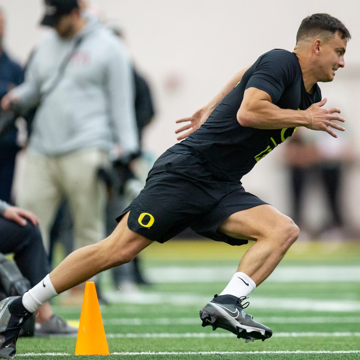 Former Oregon two-sport star Devon Allen signs with Philadelphia Eagles -  On3