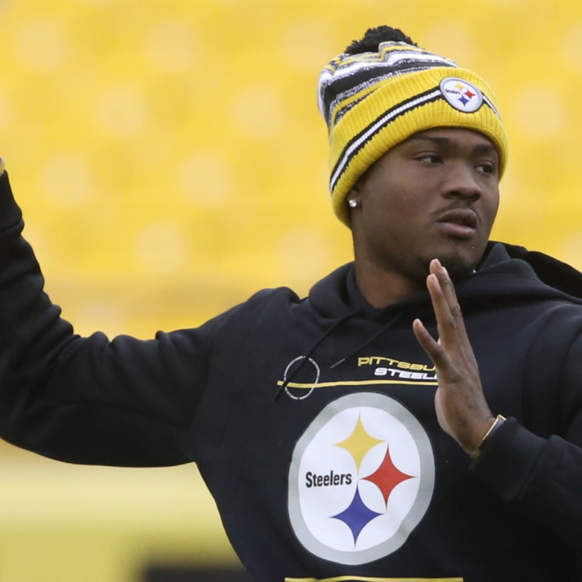 Pittsburgh Steelers quarterback Dwayne Haskins (3) passes against