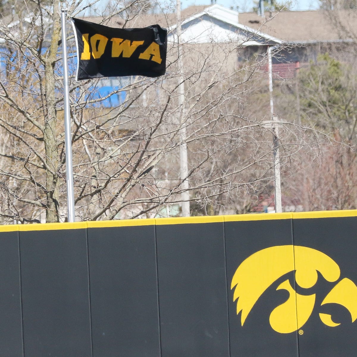 Iowa Baseball Holds Off Challenge By Illinois State At Home - %sitename