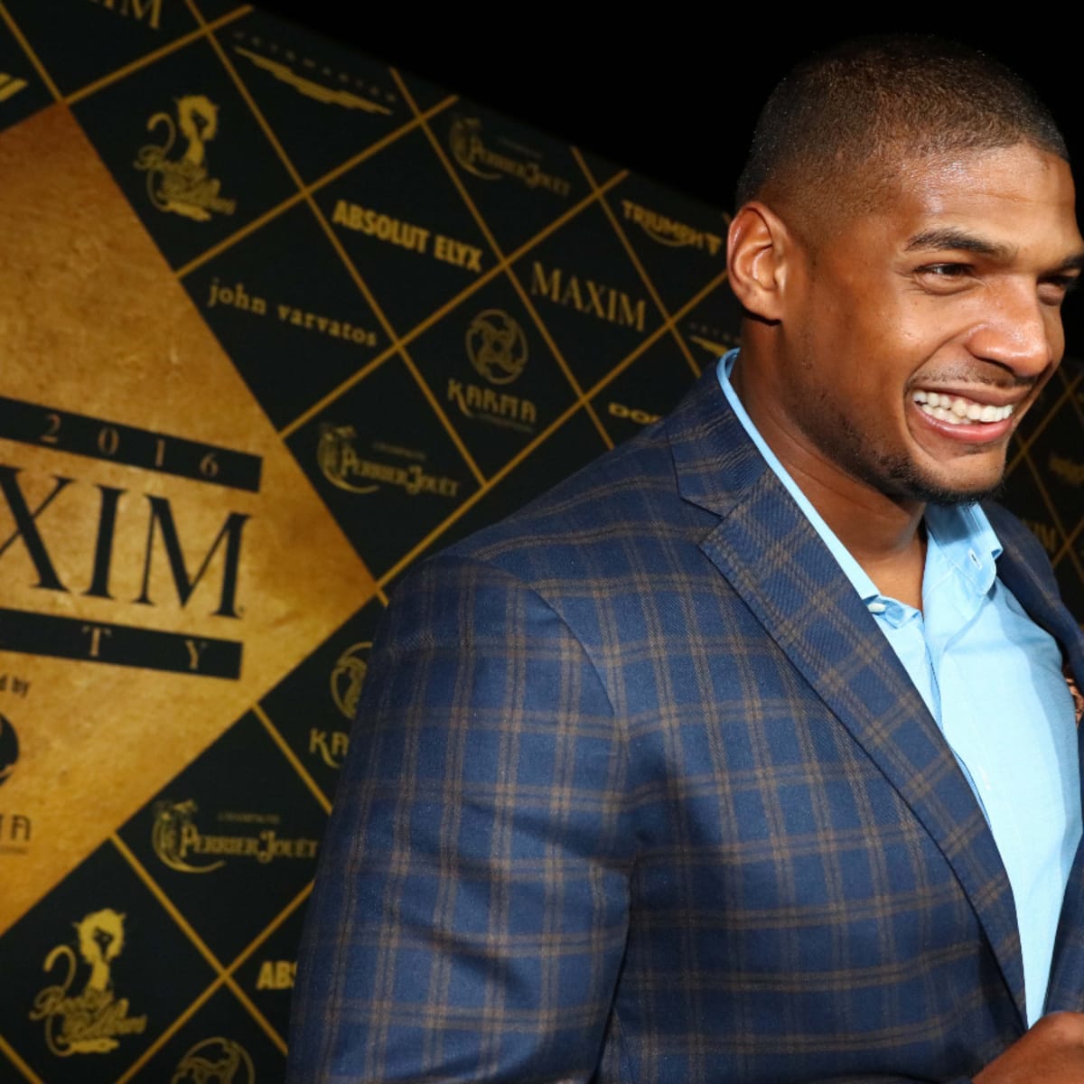 Michael Sam lands coaching job with the Barcelona Dragons - Outsports