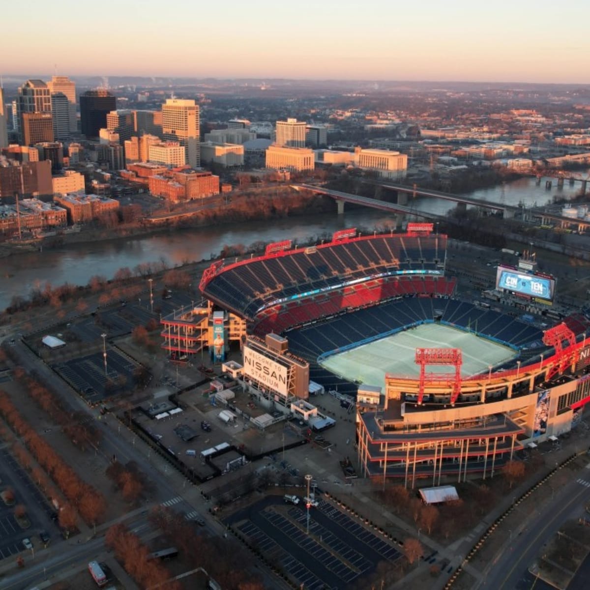 Titans game day: Where to eat, park and more - Axios Nashville