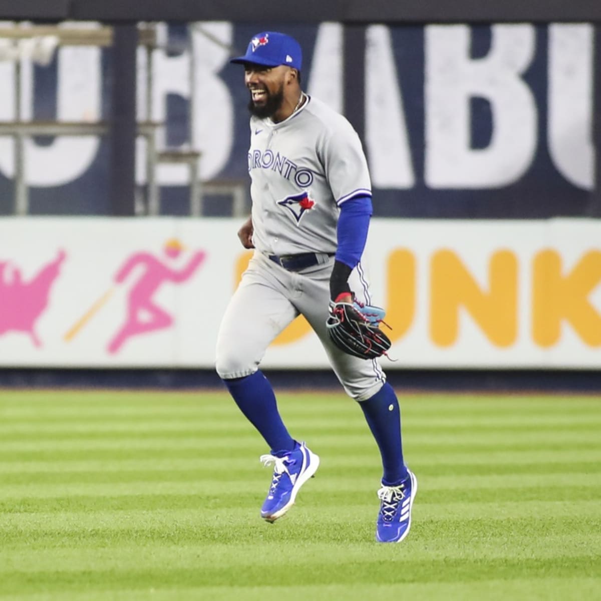 What happened to Danny Jansen? Blue Jays catcher leaves field in