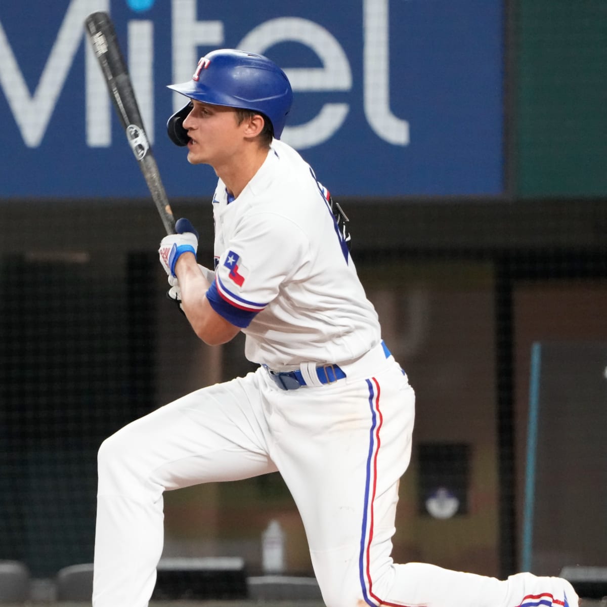 Rangers' Seager intentionally walked with bases loaded