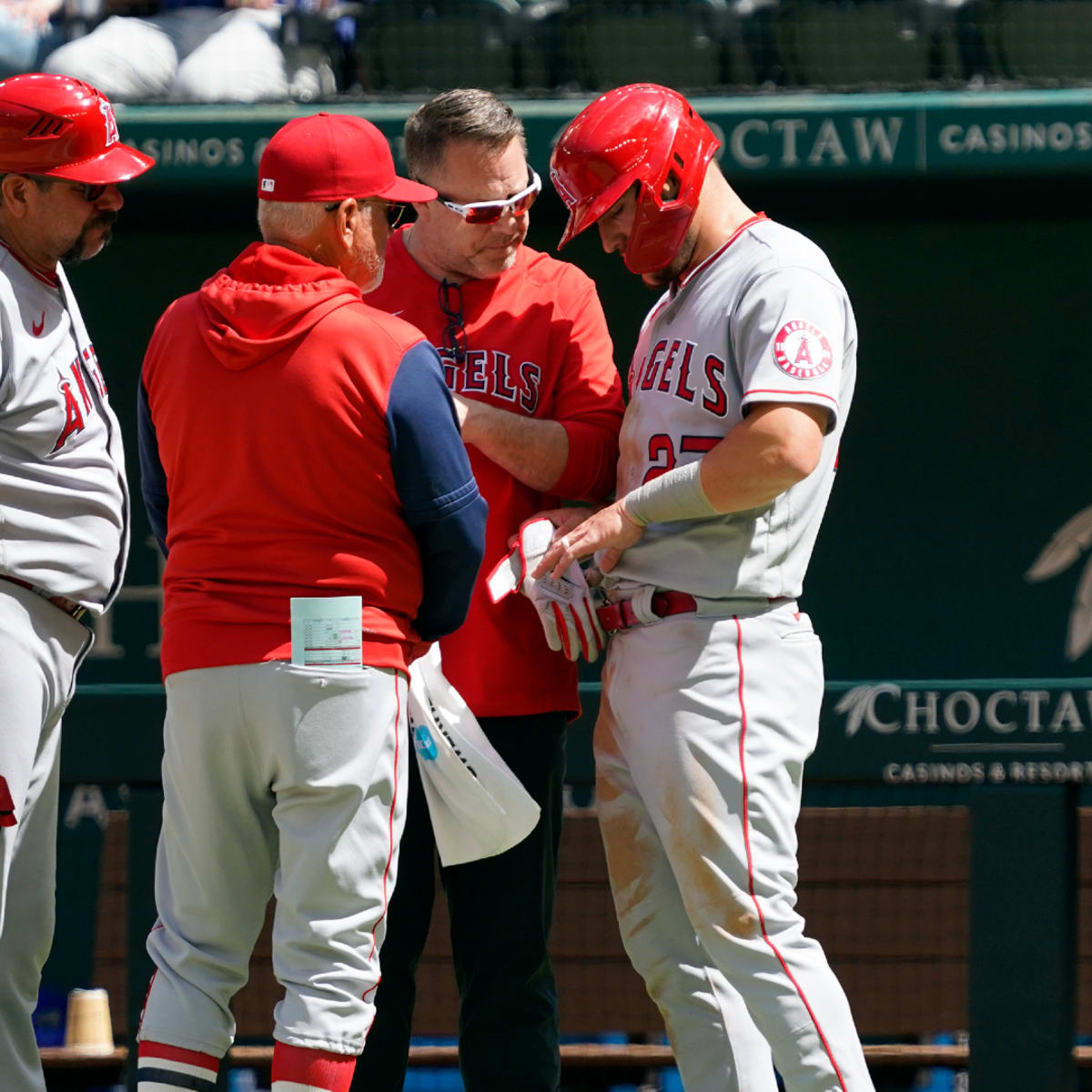 10-time MLB All Star Mike Trout diagnosed with rare back condition - KESQ