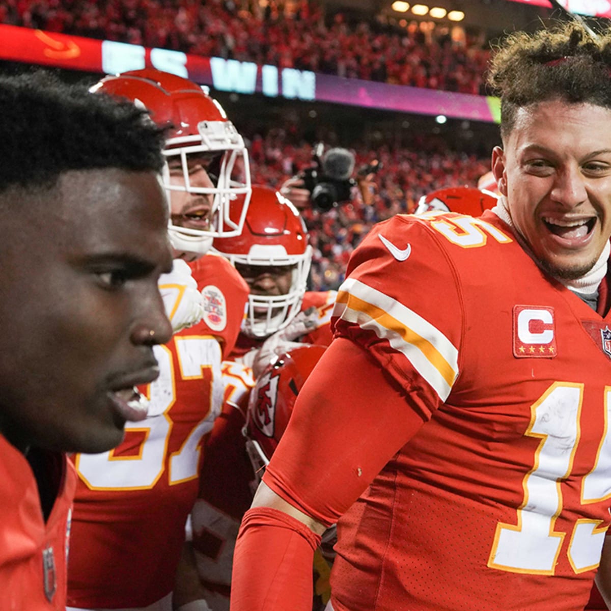 BLOG: Social media reacts to Chiefs trading Tyreek Hill