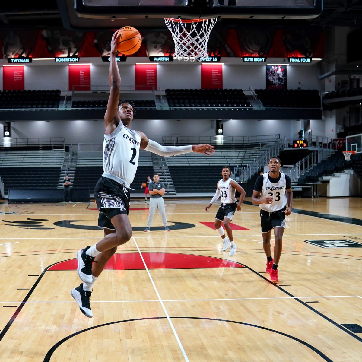 Cincinnati Basketball: Bearcats land junior college point guard