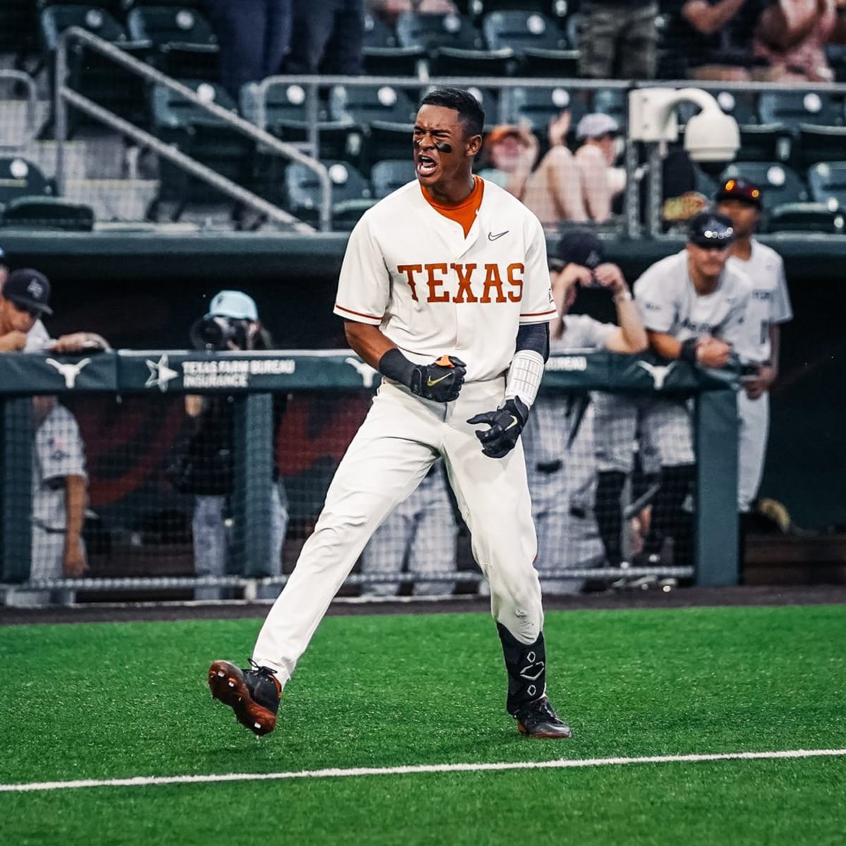 Longhorn fans get first glance, insight into competition within No. 1 Texas  baseball at Alumni Game – The Daily Texan