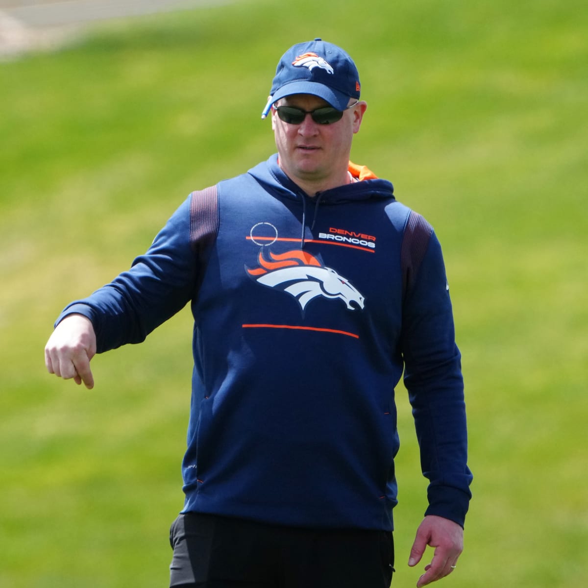 Broncos Camp Notebook: Broncos host record training camp crowd, Hackett  explains practice strategy