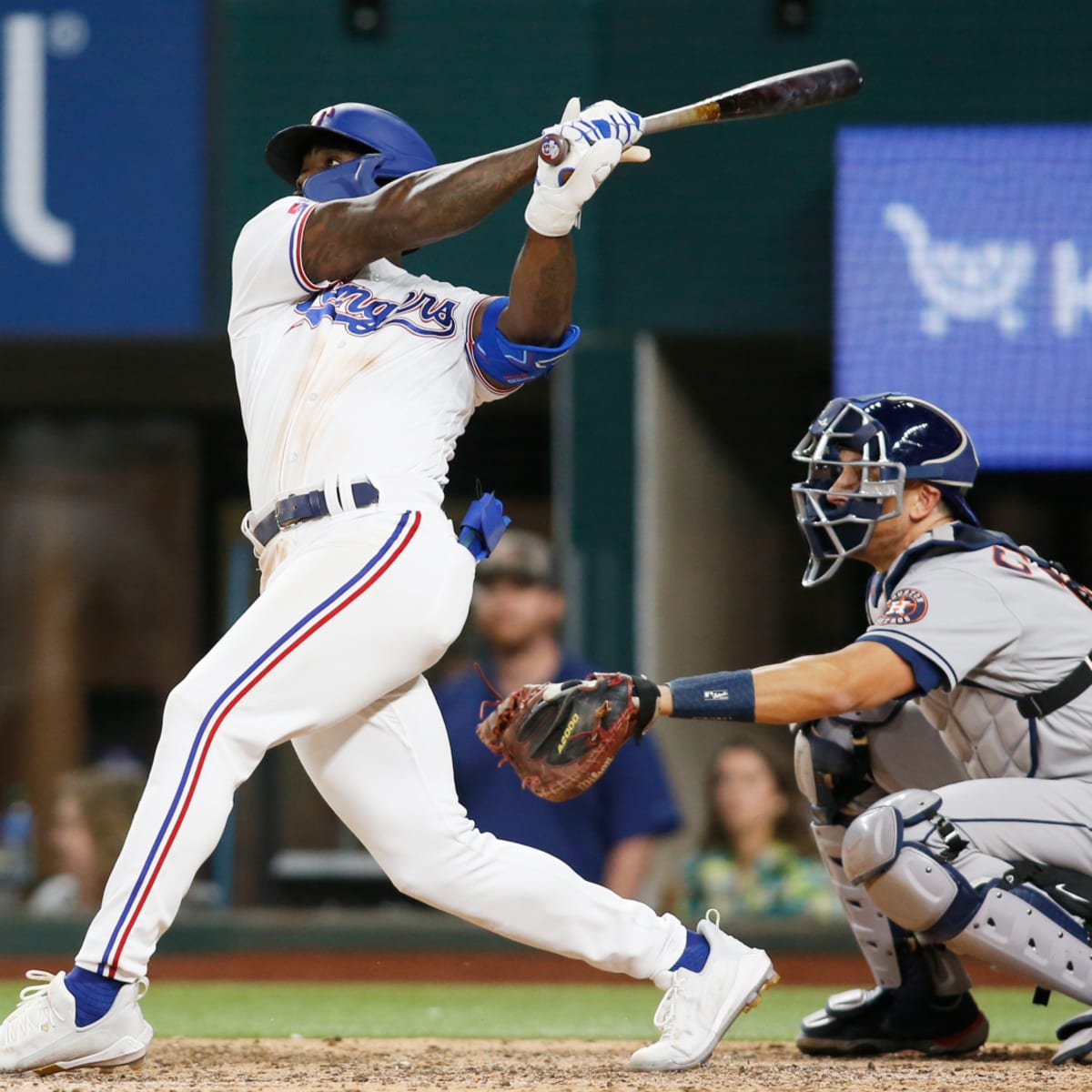 Texas Rangers Cruise to Victory over Houston Astros, 8–1