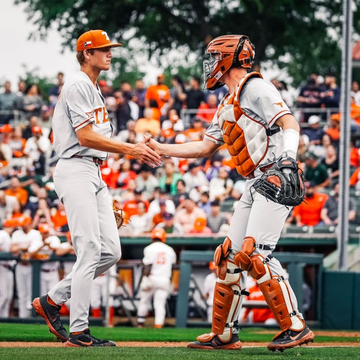 Texas Baseball dominates West Virginia 12-2 in game one of series – Horns  Illustrated