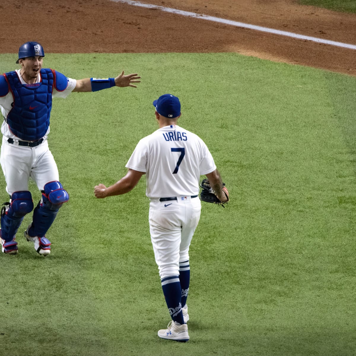 You don't assume he's Mexican.' Why Austin Barnes and Julio Urías will be  teammates at the WBC