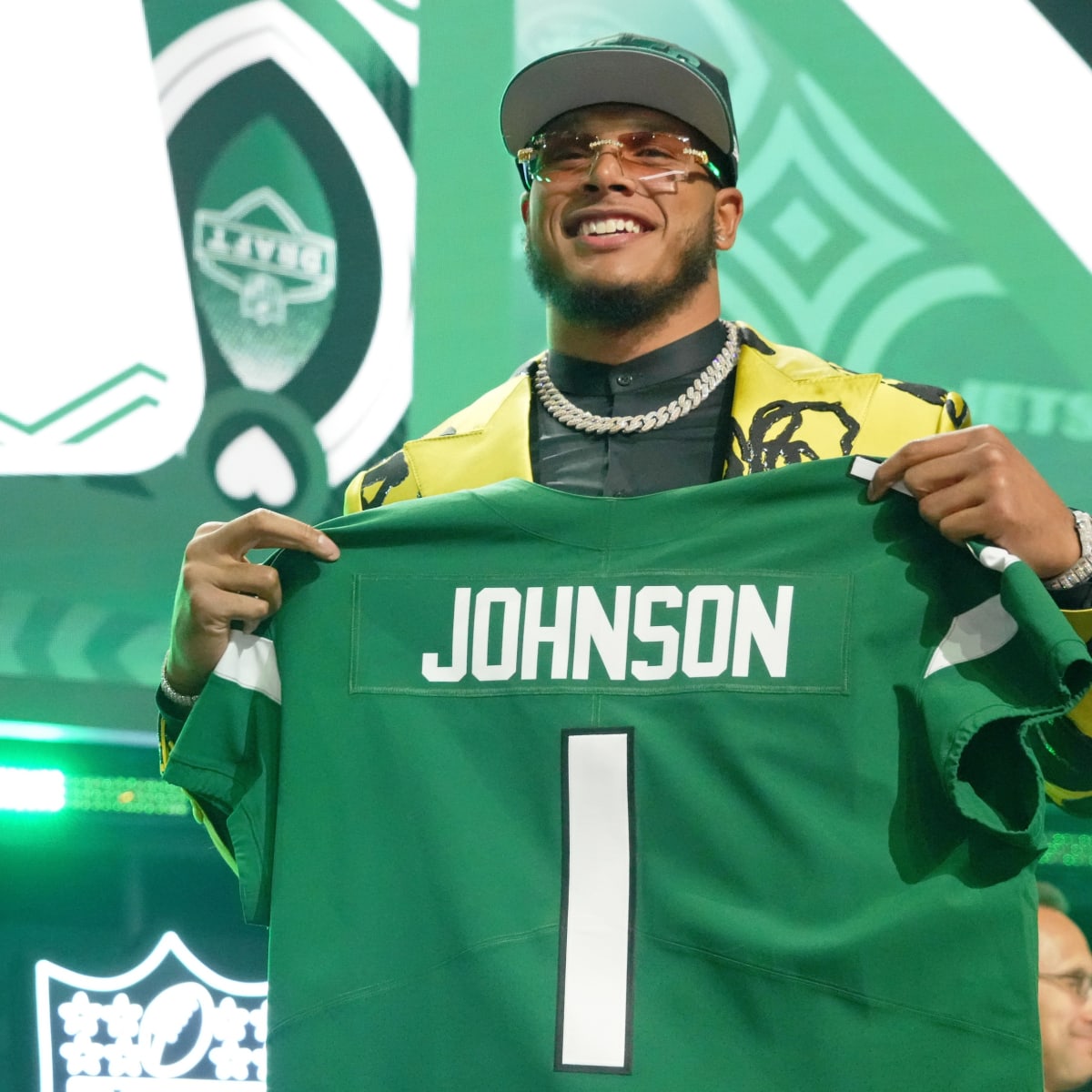 TRADE - New York Jets select EDGE Jermaine Johnson #26 Overall