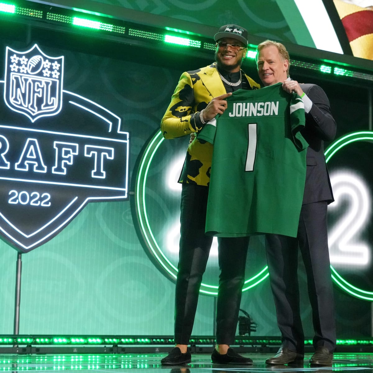 Inside the New York Jets Trade to Pick EDGE Jermaine Johnson in 2022 NFL  Draft - Sports Illustrated New York Jets News, Analysis and More