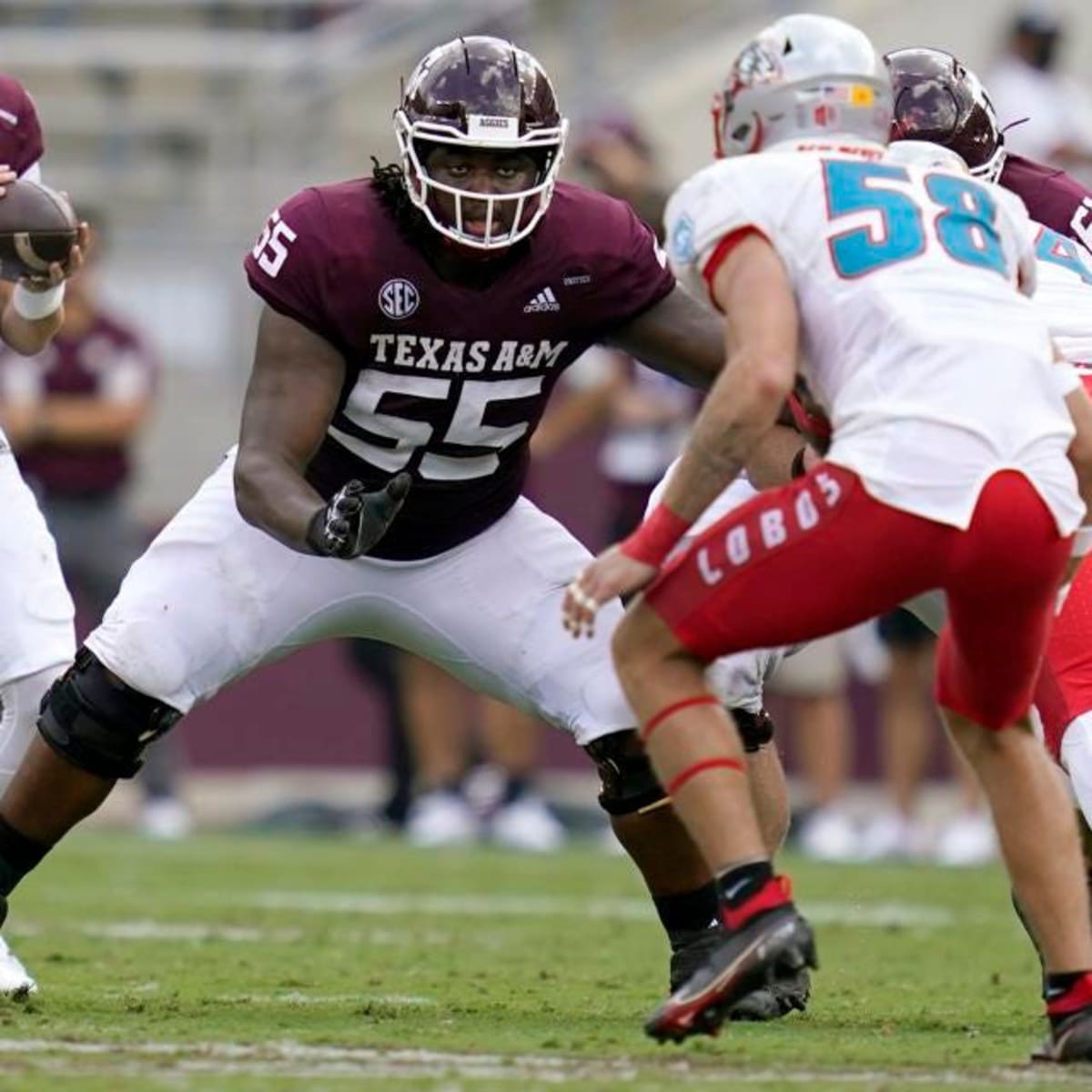 Texas A&M's DeMarvin Leal drops to Steelers in third round at 84