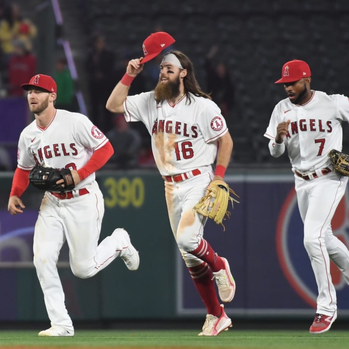 Anaheim, California. 25/04/2022, Mike Trout (27) of the Los