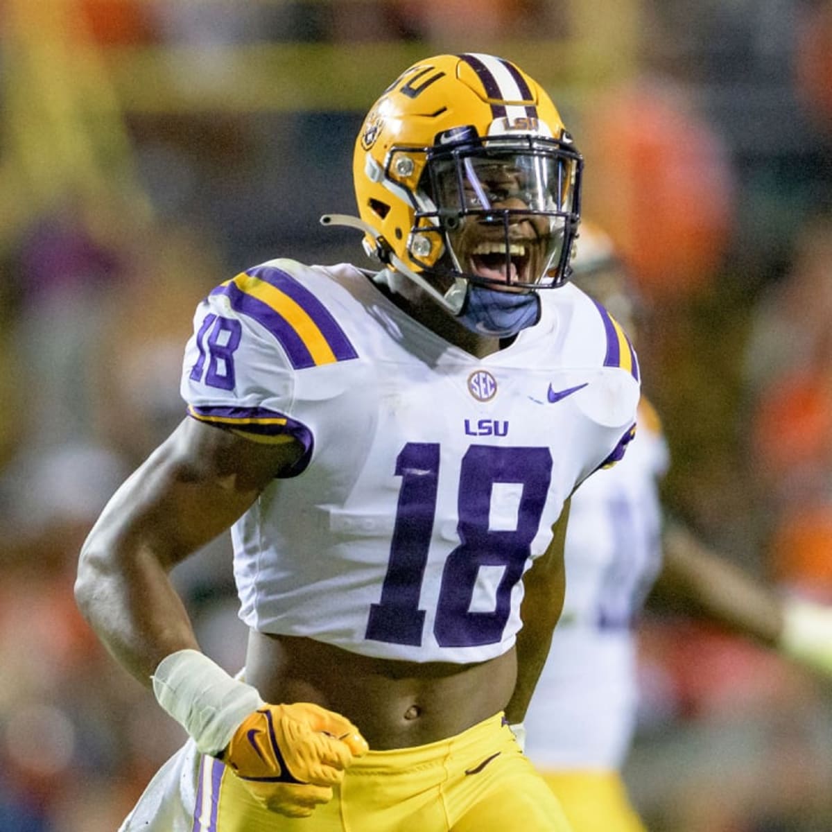 NFL Draft on X: Top LB prospect Damone Clark undergoing spinal fusion  surgery, likely to miss 2022 season. (via @TomPelissero)    / X