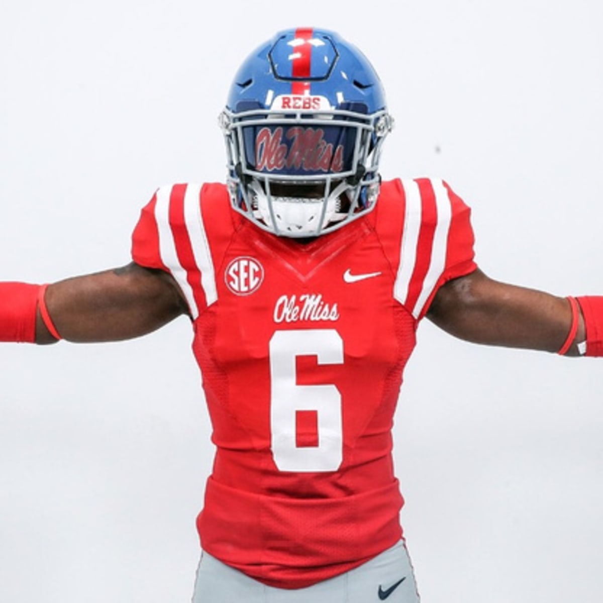 2022 Ole Miss Linebacker Jaron Willis Agrees to New NIL Deal - The Grove  Report – Sports Illustrated at Ole Miss