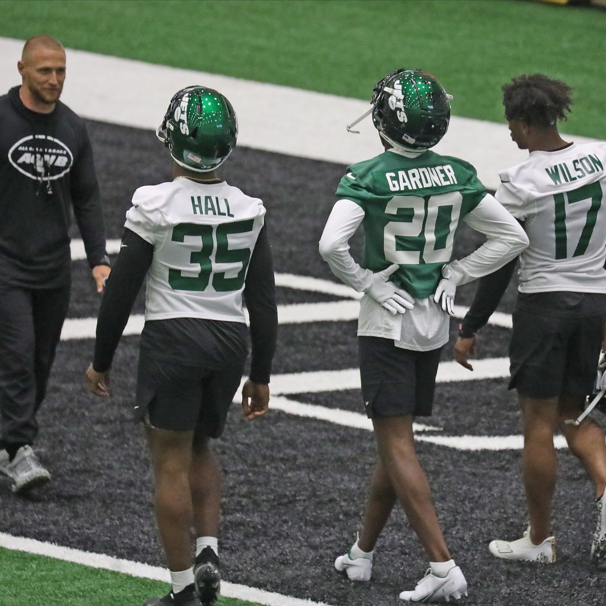 Look: Ahmad Gardner Buys Permanent Jersey Number From Jets Teammate - All  Bearcats