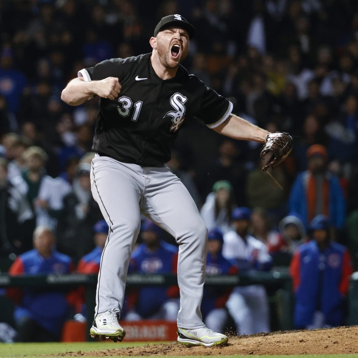 White Sox blow six-run lead in ninth, fall to Guardians in 11