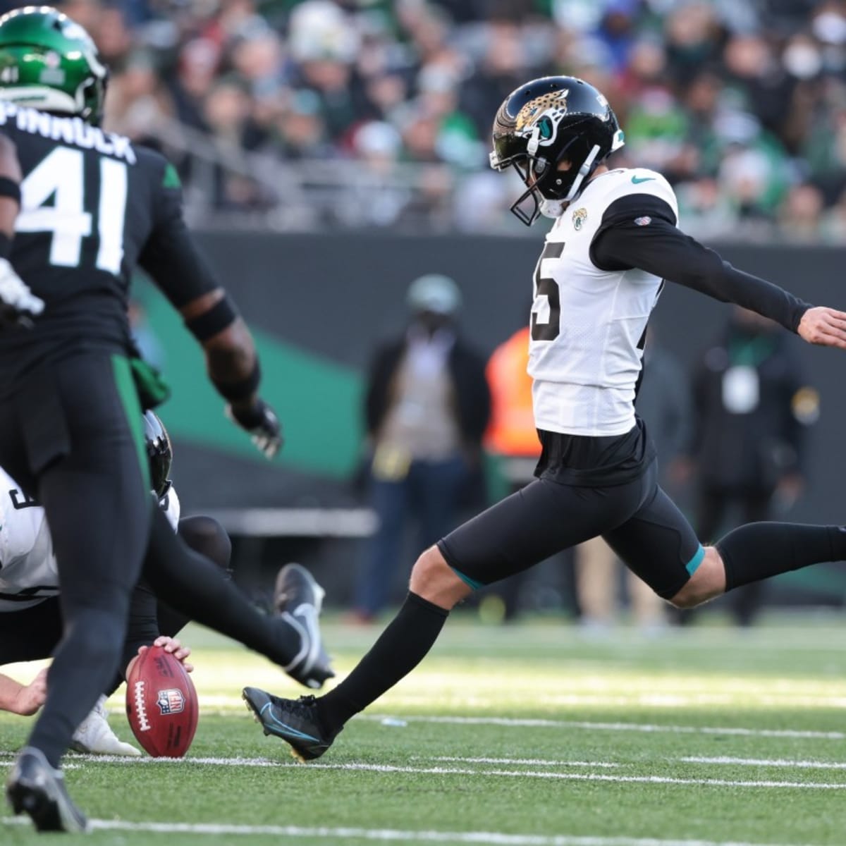 Jacksonville Jaguars kicker Ryan Santoso drills 53-yard field goal