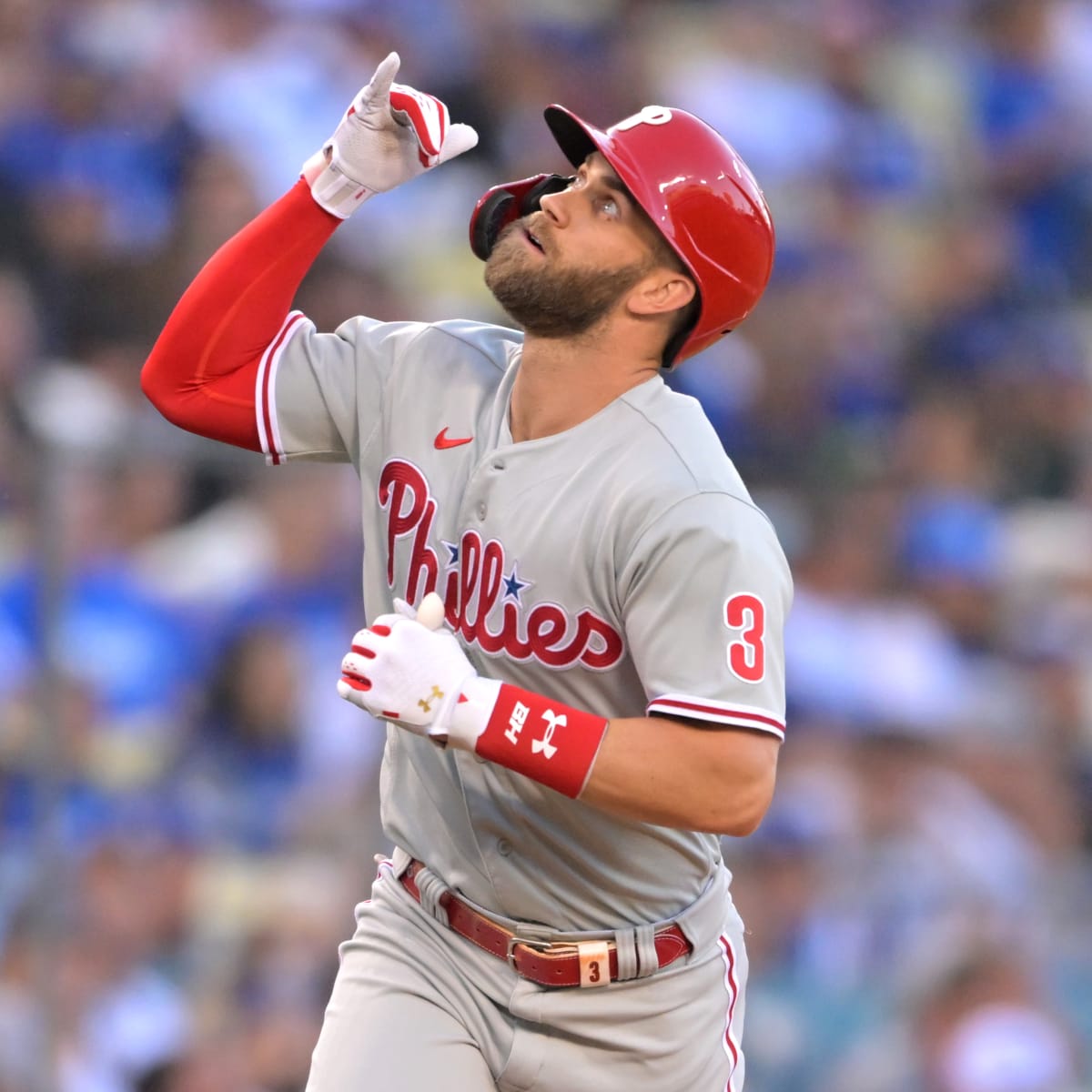Bryce Harper helps Phillies rally to beat Dodgers