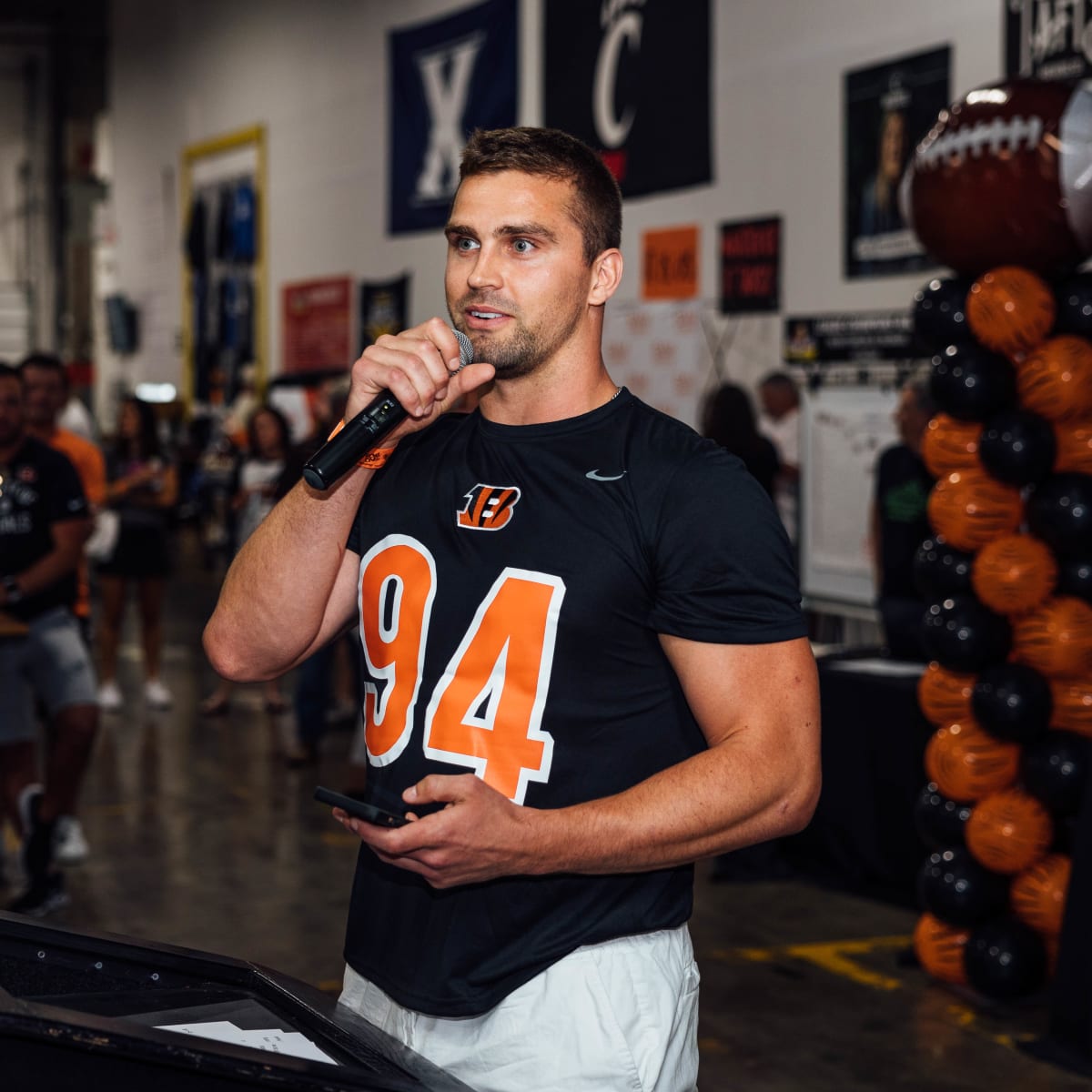 Bengals DE Sam Hubbard launches charity initiative to help Mt. Healthy  students