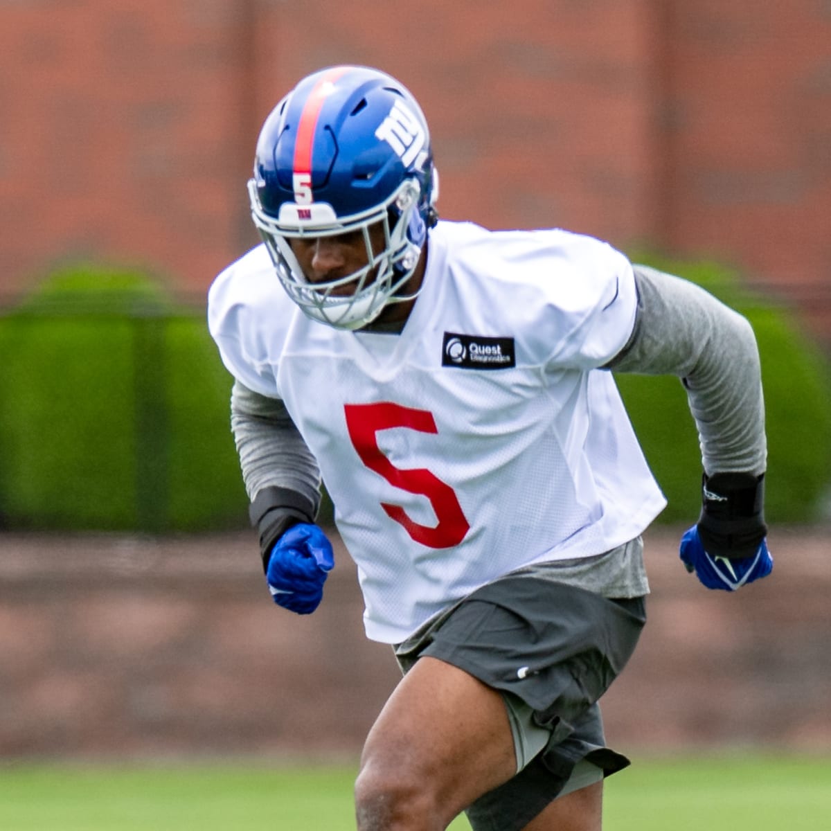 New York Giants Defensive End Kayvon Thibodeaux to Wear No. 5 in Rookie NFL  Season - Sports Illustrated Oregon Ducks News, Analysis and More