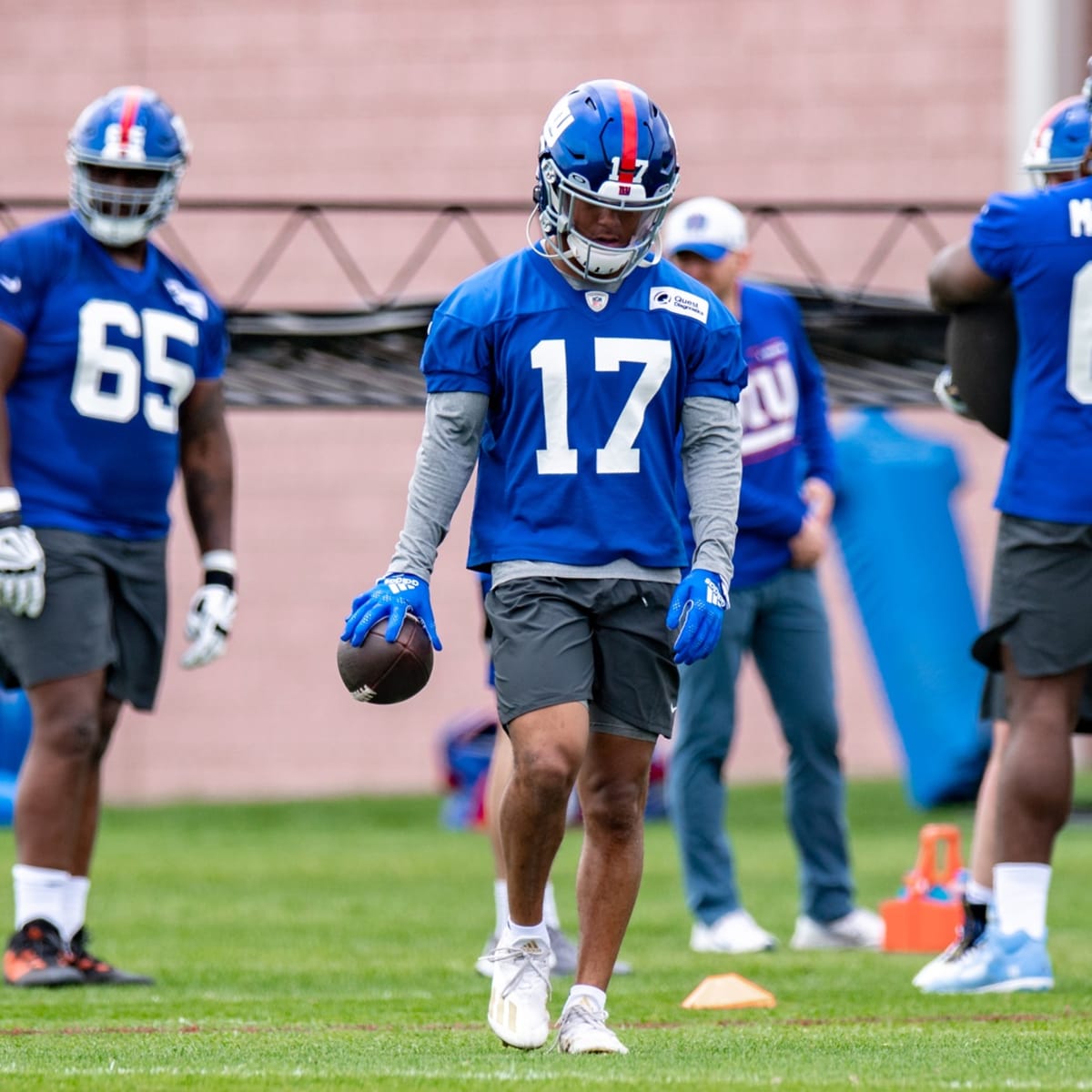 Kayvon Thibodeaux injury: Giants' No. 5 overall pick remains in red jersey  at OTAs - Big Blue View