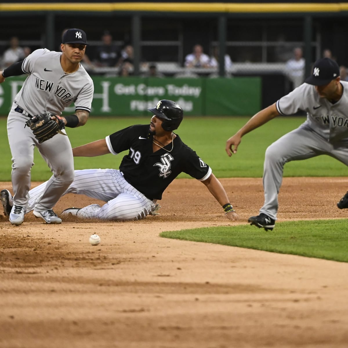 New York Yankees Manager Aaron Boone Not Worried About Slow Start on  Offense - Sports Illustrated NY Yankees News, Analysis and More