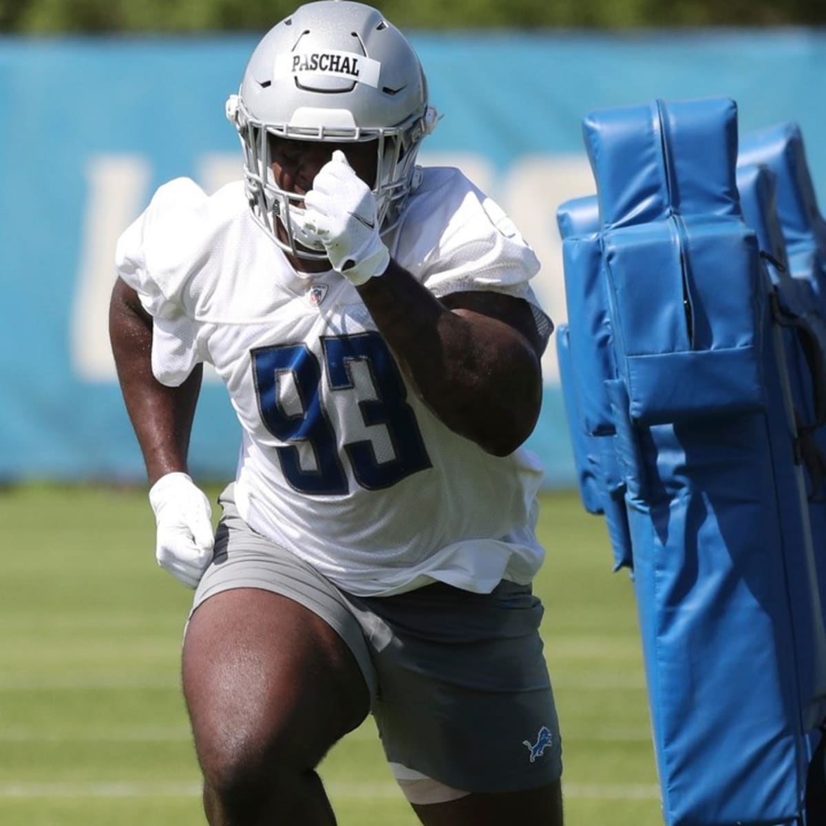 Rookie Josh Paschal sees himself as a 'big defensive end' on