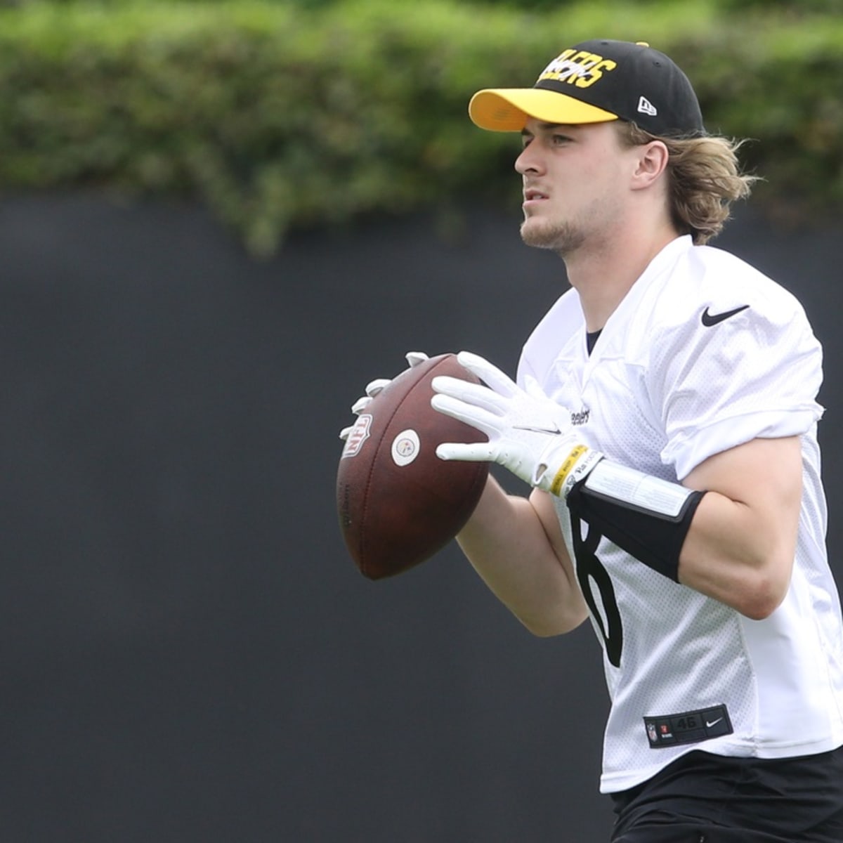 Sunday Night Football on NBC - Chris Simms LOVES what he is seeing from  Kenny Pickett so far this preseason. QB1?