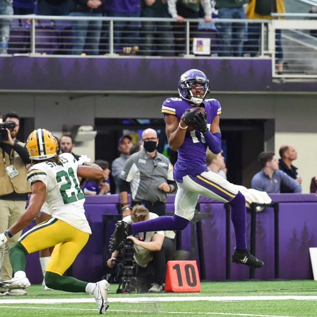 Instant analysis: Nixon's return, Barry's defense, Jones' running send  Packers past Vikings