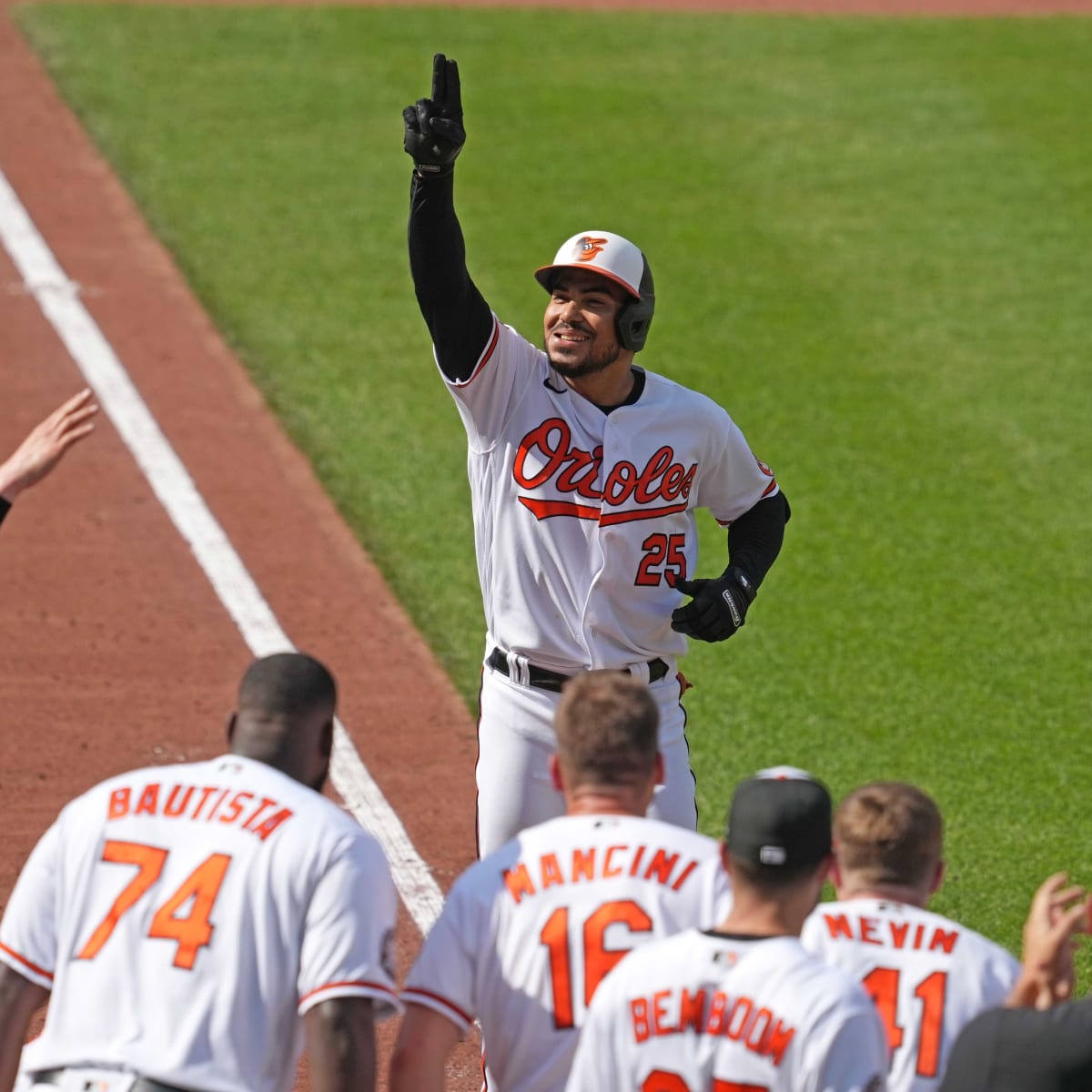 Santander hits 9th-inning homer to give the Orioles a 1-0 win in
