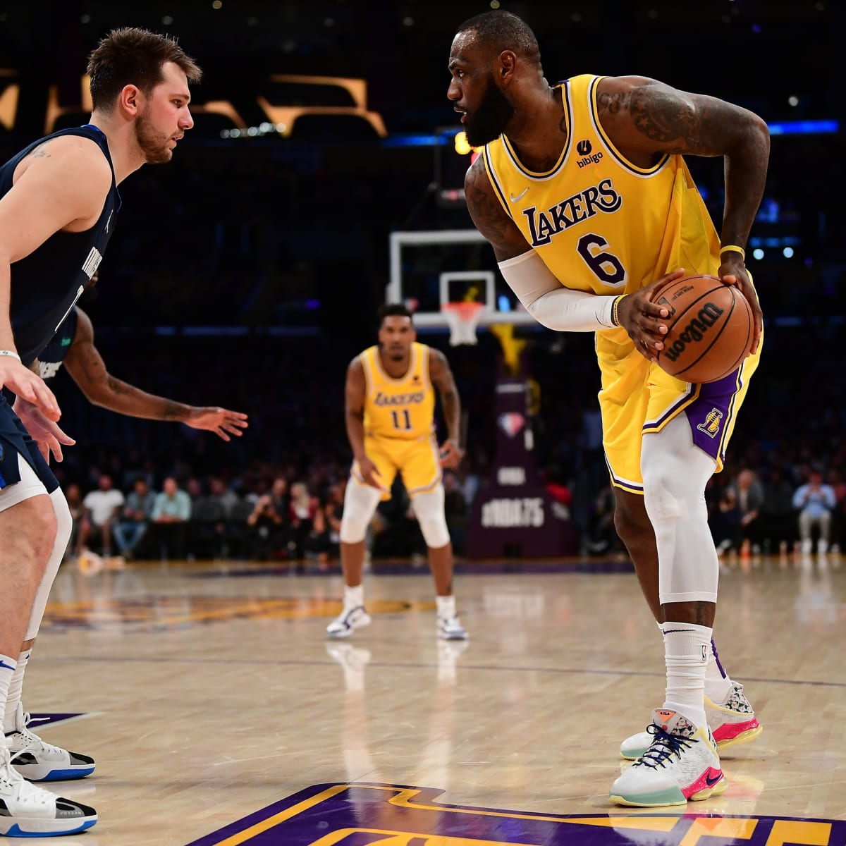 Lakers Sign LeBron James to Contract Extension