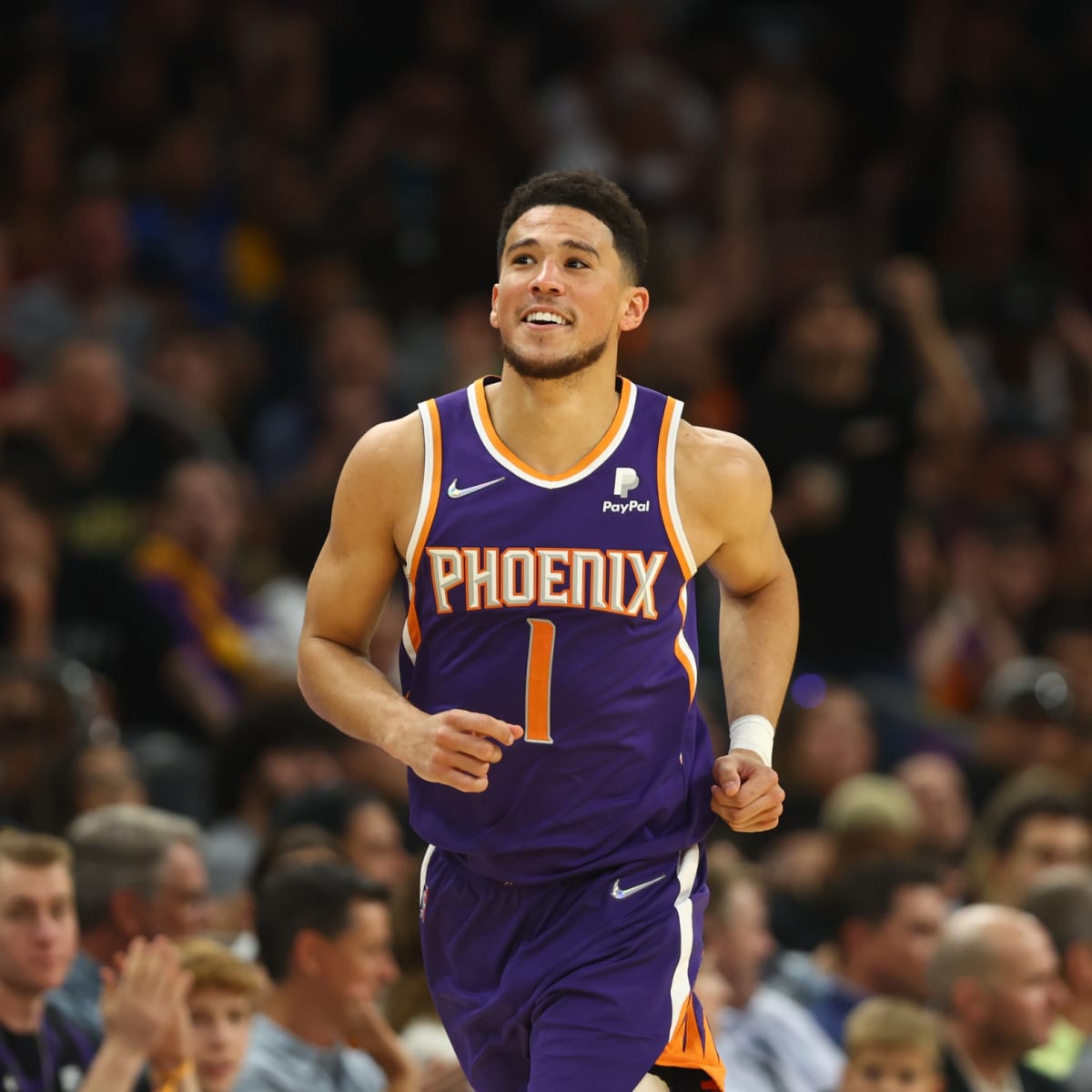 See Devin Booker's car with gold rims he arrived at the conference