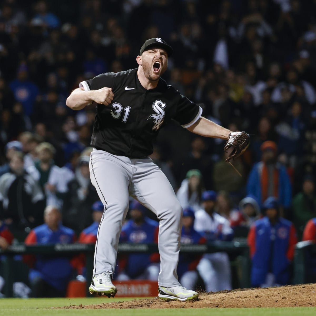 White Sox' Yasmani Grandal: Liam Hendriks said he's going to pitch