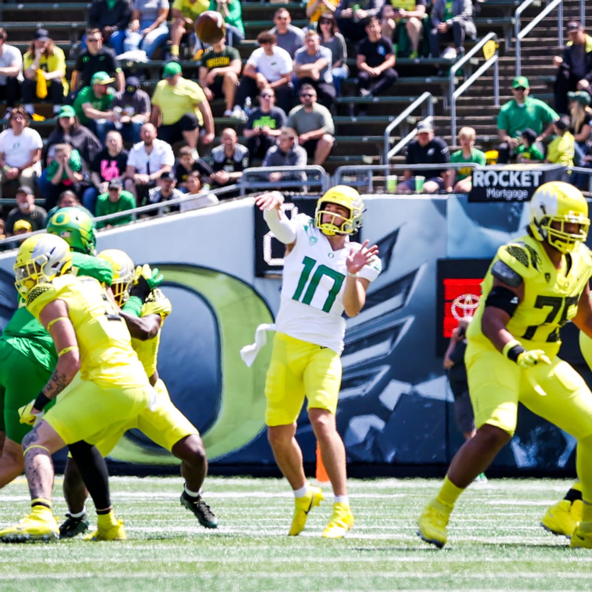 Oregon Football: Ranking the 2022 Oregon Ducks Football Uniforms - Sports  Illustrated Oregon Ducks News, Analysis and More