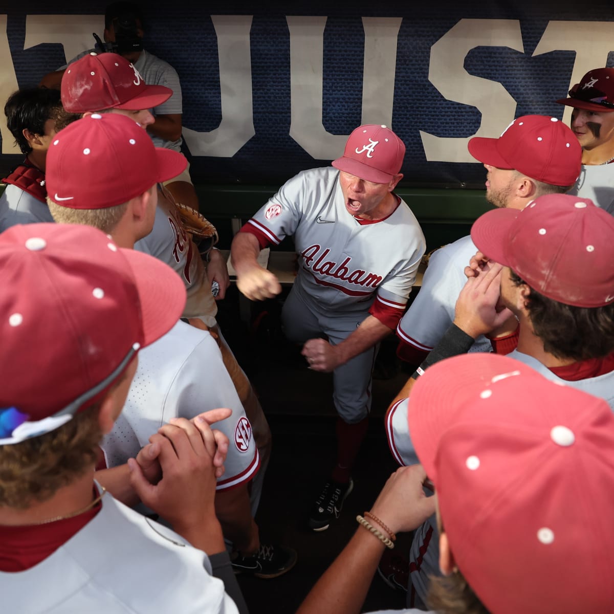 SEC Baseball Tournament: Alabama beats Arkansas, advances to 3rd round