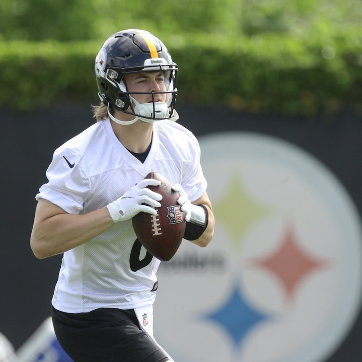 Pittsburgh Steelers on X: QB Kenny Pickett is the first rookie in