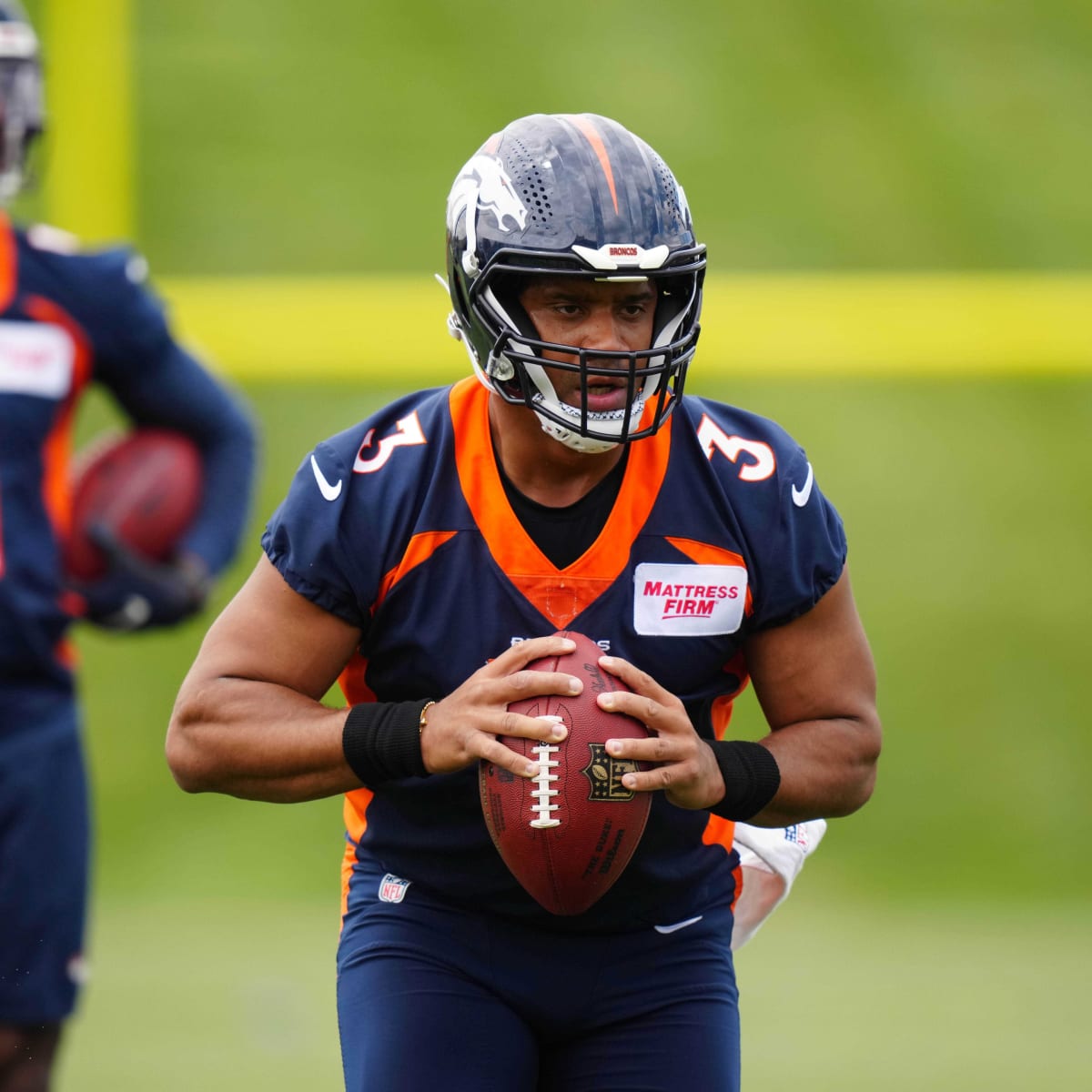 Denver Broncos TE Albert Okwuegbunam 'Always Knew' He Could Ball in NFL -  Sports Illustrated Mile High Huddle: Denver Broncos News, Analysis and More